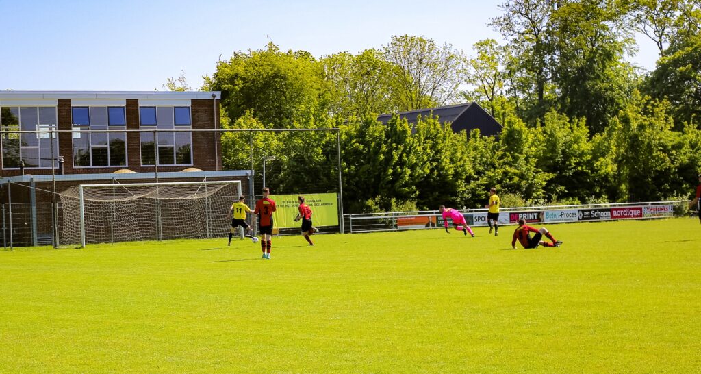 VV Warffum 1 - VV Eenrum 1